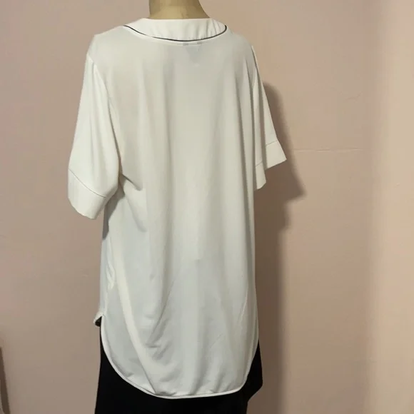 Ann Taylor cream blouse Sz Medium shirt classic office - Picture 4 of 4